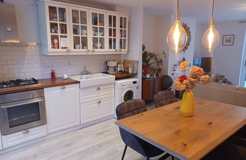 Dublin House | Experience the Best of Dublin at Yogis 3 Bed House