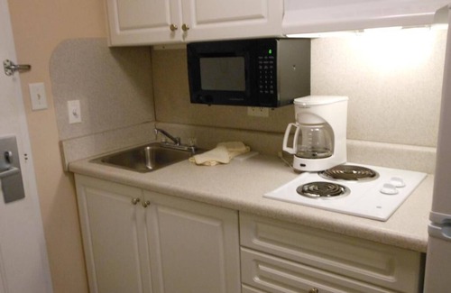 Lamar Heights Area House | Budget-Friendly Retreat with Spa and Hot Tub Amenities