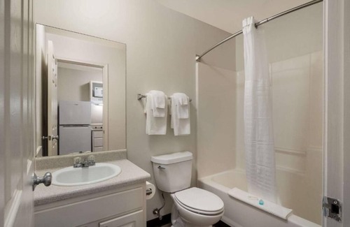 Lamar Heights Area House | Budget-Friendly Retreat with Spa and Hot Tub Amenities