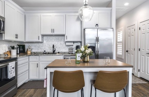 Fredericksburg House | Unwind in a Brand New Suite with Spa and Breakfast