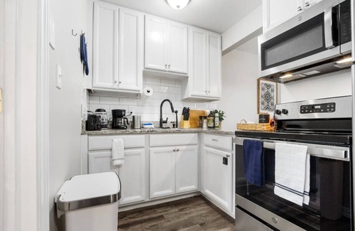 Central Arlington Apartment | Prime Location 1BD Unit: Perfect for Families and Pets!