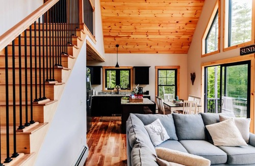 Bryant Pond Ski Chalet | Stay Cool with Pool Access & Family-Friendly Amenities