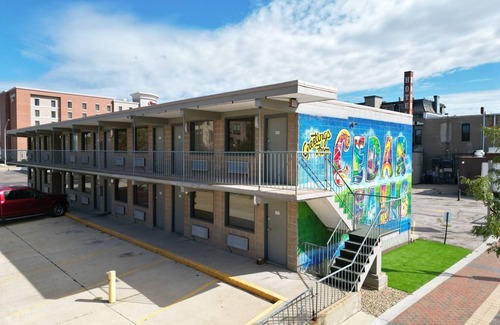 Cedar Falls Apartment | Stay Downtown, Free Gated Parking, Renovated Studio! 523