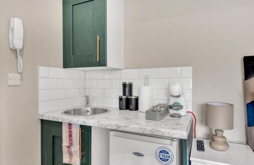 Shacklewell Apartment | Explore the City from Our Convenient Studio Retreat