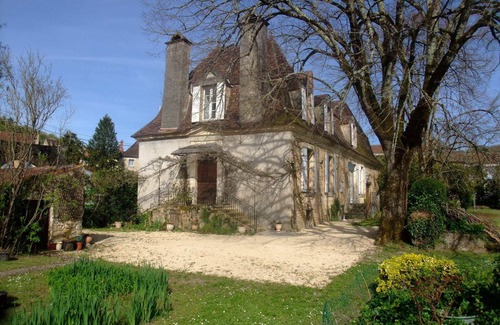 Saint-Cyprien House | Experience a Historic Chartreuse for 8 with Free WiFi