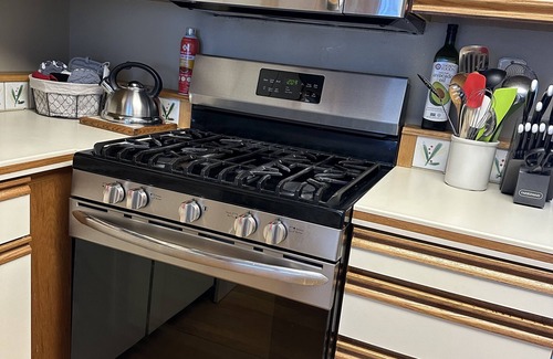 Killington House | Cozy Home Near Attractions with Hot Tub & Pet Friendly