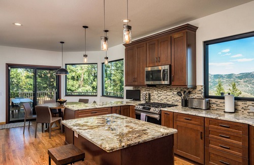 Evergreen House | Experience Evergreen: Denver's Perfect Mountain Getaway