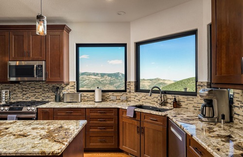 Evergreen House | Experience Evergreen: Denver's Perfect Mountain Getaway
