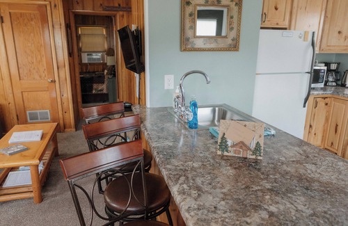 Hill City Cabin | Explore Hill City: Ideal for Families & Steps to Attractions