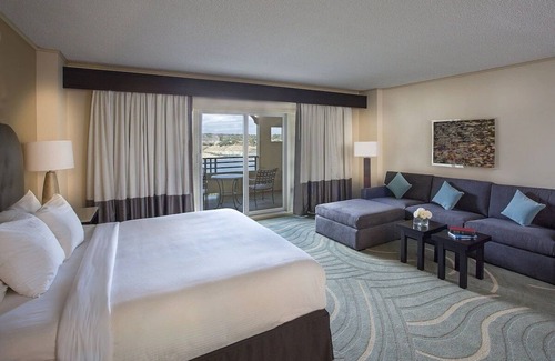 Lakeway Hotel | Relaxing Getaway with Outdoor Pool Near Hills Country Club