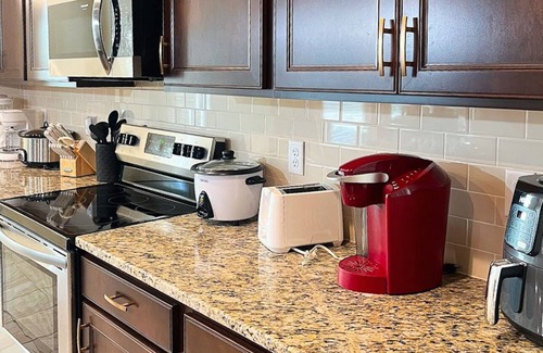 Lake Charles House | Stay in luxury and comfort during your next work contract or vacation at the Bellview Bungalow.