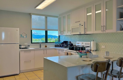 Mediania Alta Apartment | Indulge in Our Beachfront Penthouse with Ocean View Pool