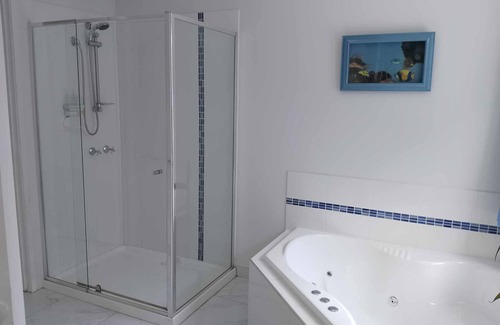 Seaspray House | Experience SeaSpray with Breathtaking Views and Family-Friendly Amenities