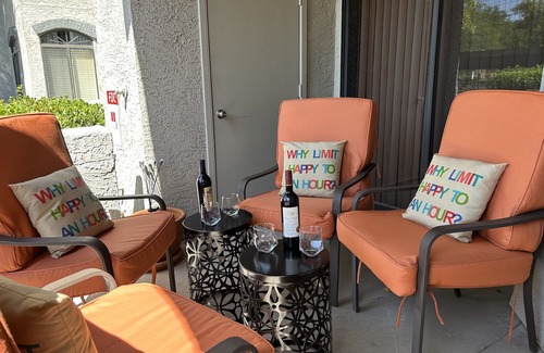 North Scottsdale Condo | Stylish Scottsdale Condo with Pool & Spa Near Good Eats