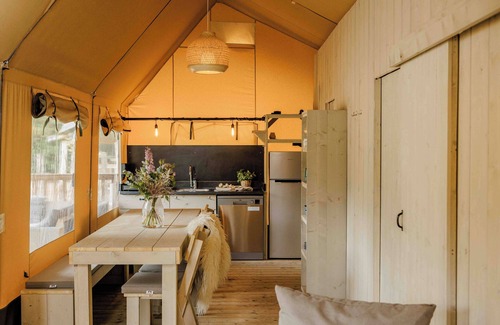 Loenen House | Stay in the adventurous Ranger Lodge: for 8 guests with a play net, luxury kitchen, and covered terrace overlooking the playground.