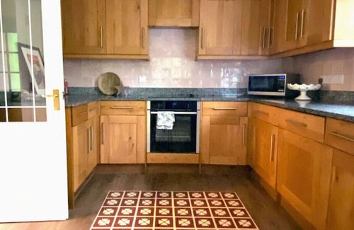 Kingston St Mary Cottage | Relax in a Scenic AONB Retreat with Hot Tub & Pet Access