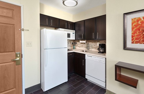 Glenview Condo | Enjoy Free Breakfast and Pool in "The Glen" Business District