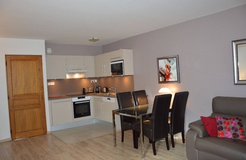 Notre-Dame Apartment | Explore Comfort in the Heart of Versailles