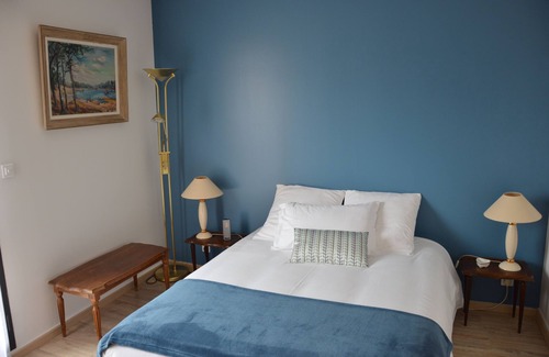 Notre-Dame Apartment | Explore Comfort in the Heart of Versailles