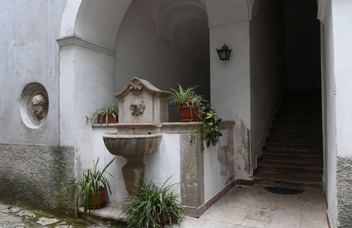 Campagna Apartment | Discover Comfort in the Heart of Campagna with Spa & More
