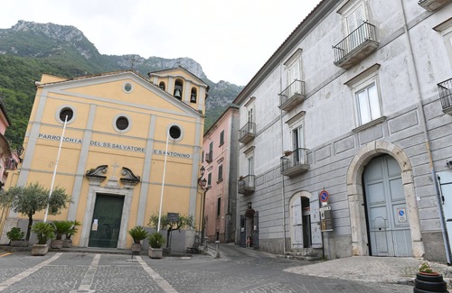 Campagna Apartment | Discover Comfort in the Heart of Campagna with Spa & More