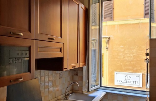 Rione III Colonna Apartment | Experience Rome's Heart with Spa and Family-Friendly Amenities