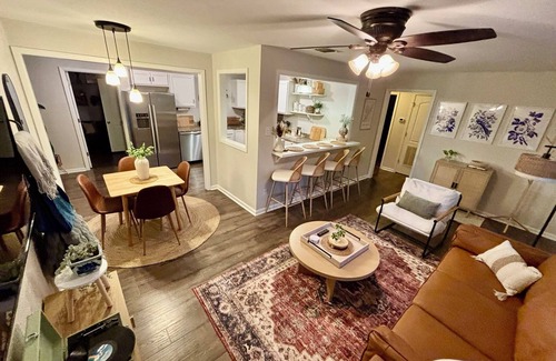 Rio Vista House | Stay in the heart of San Marcos! Walking distance to the river!