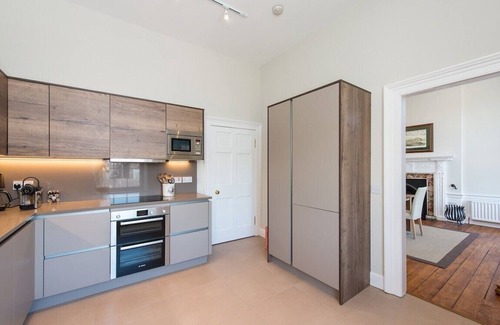 New Town Apartment | Discover a Serene City Centre Retreat for Your Edinburgh Stay