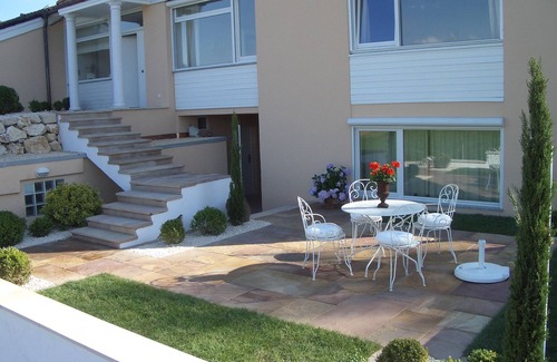 Stetten Apartment | Experience Mediterranean Ambience with Ocean View Rooms