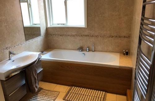Westow House | Discover Comfort at Westow: Family-Friendly Getaway