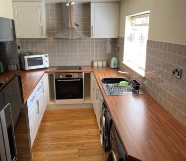 Westow House | Discover Comfort at Westow: Family-Friendly Getaway