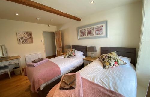 Westow House | Discover Comfort at Westow: Family-Friendly Getaway