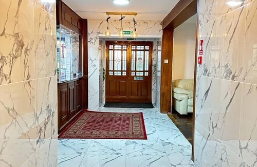 Papworth Everard Hotel | Budget-Friendly Stay Inn Express with Family Amenities