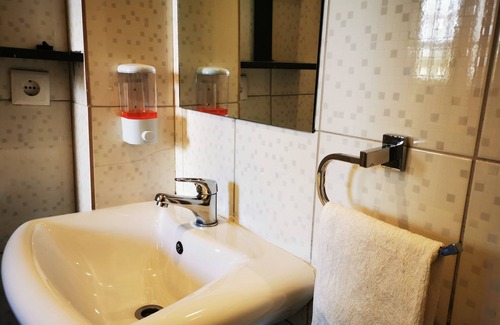 Sommerschield House | Budget-Friendly Stay Inn Guest House with Family Amenities