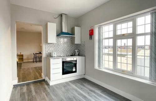 Birmingham City Centre Apartment | Eco-Friendly Stay Inns with Breakfast & Hot Tub Awaits You