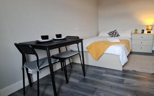 Birmingham City Centre Apartment | Eco-Friendly Stay Inns with Breakfast & Hot Tub Awaits You