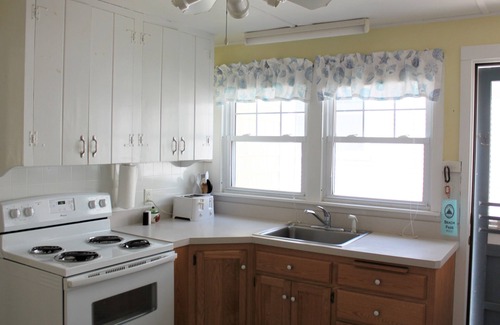 Old Lyme Cottage | Steps from Private Beach: Pet-Friendly Getaway in Old Lyme