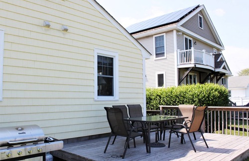 Old Lyme Cottage | Steps from Private Beach: Pet-Friendly Getaway in Old Lyme