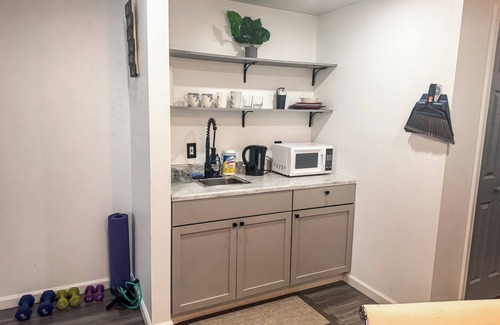 Harrisburg Apartment | Stay Near Hershey – Family-Friendly Suite for 6 with WiFi, AC and Private Entry