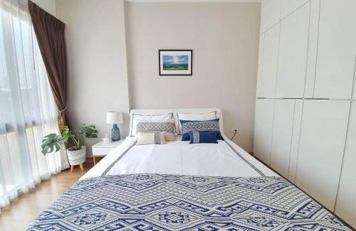 Nimman Apartment | Discover Nimmanhemin Center with Rooftop Pool Access