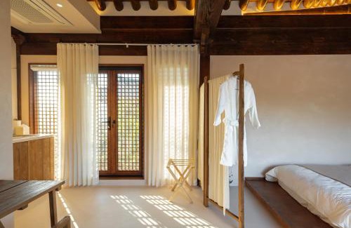 Gyeongju Bed & Breakfast | Discover Stay O'on: Family-Friendly with Pool & Hot Tub