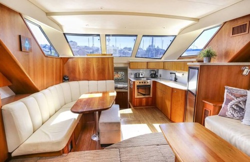 Brentwood Bay Boat Rental | Relax on a Beautiful Boat with Ocean View & Spa Amenities