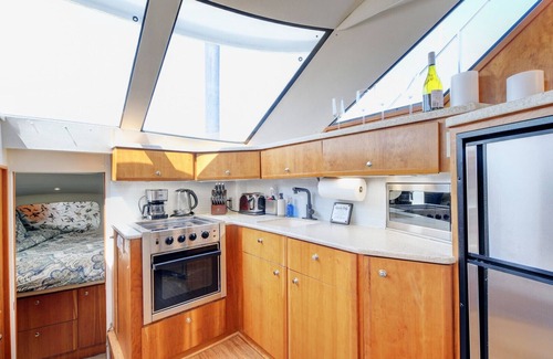Brentwood Bay Boat Rental | Relax on a Beautiful Boat with Ocean View & Spa Amenities