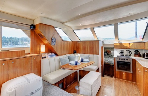 Brentwood Bay Boat Rental | Relax on a Beautiful Boat with Ocean View & Spa Amenities