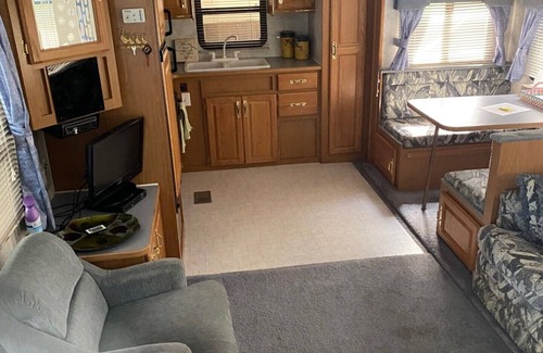 Central Okanagan RV Rental | Experience Kalamalka Lake at Family-Friendly Klub Kal Resort