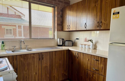 Cowra Apartment | Child-Friendly Getaway at Stay on Lachlan with Kitchen