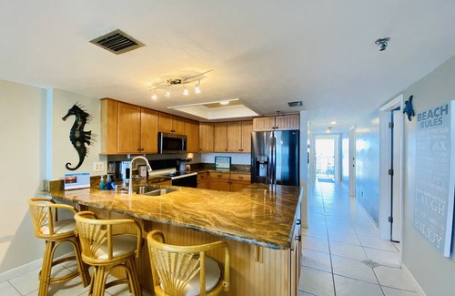 North Redington Beach Condo | Experience Beachfront Bliss with Ocean Views and Spa Access