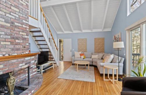 Mashpee House | Modern Saltbox Retreat in New Seabury - Pet Friendly & Pool