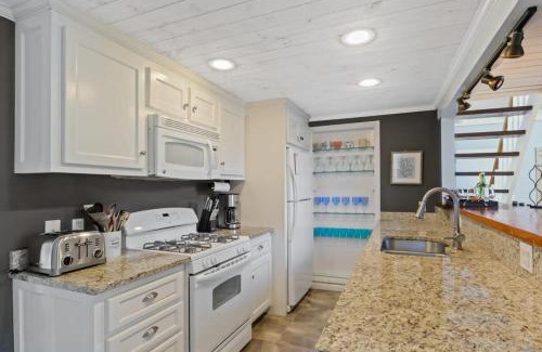 Mashpee House | Modern Saltbox Retreat in New Seabury - Pet Friendly & Pool