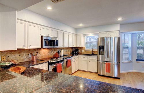 Corpus Christi House | Experience Waterfront Bliss with Pool Access and Ocean Views